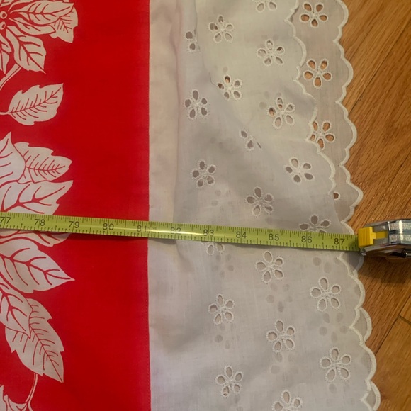 Vintage Christmas tablecloths total of 2 - Picture 4 of 9